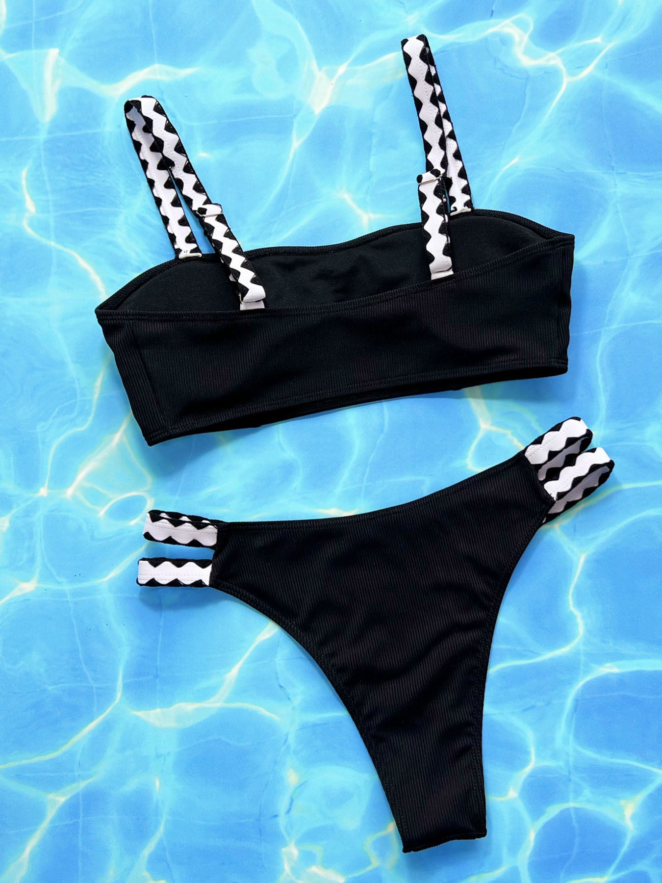 Women'S Adjustable Strap Bikini Set Featuring a New Black Ribbed Crop Top And High-Cut Thong Swimwear.