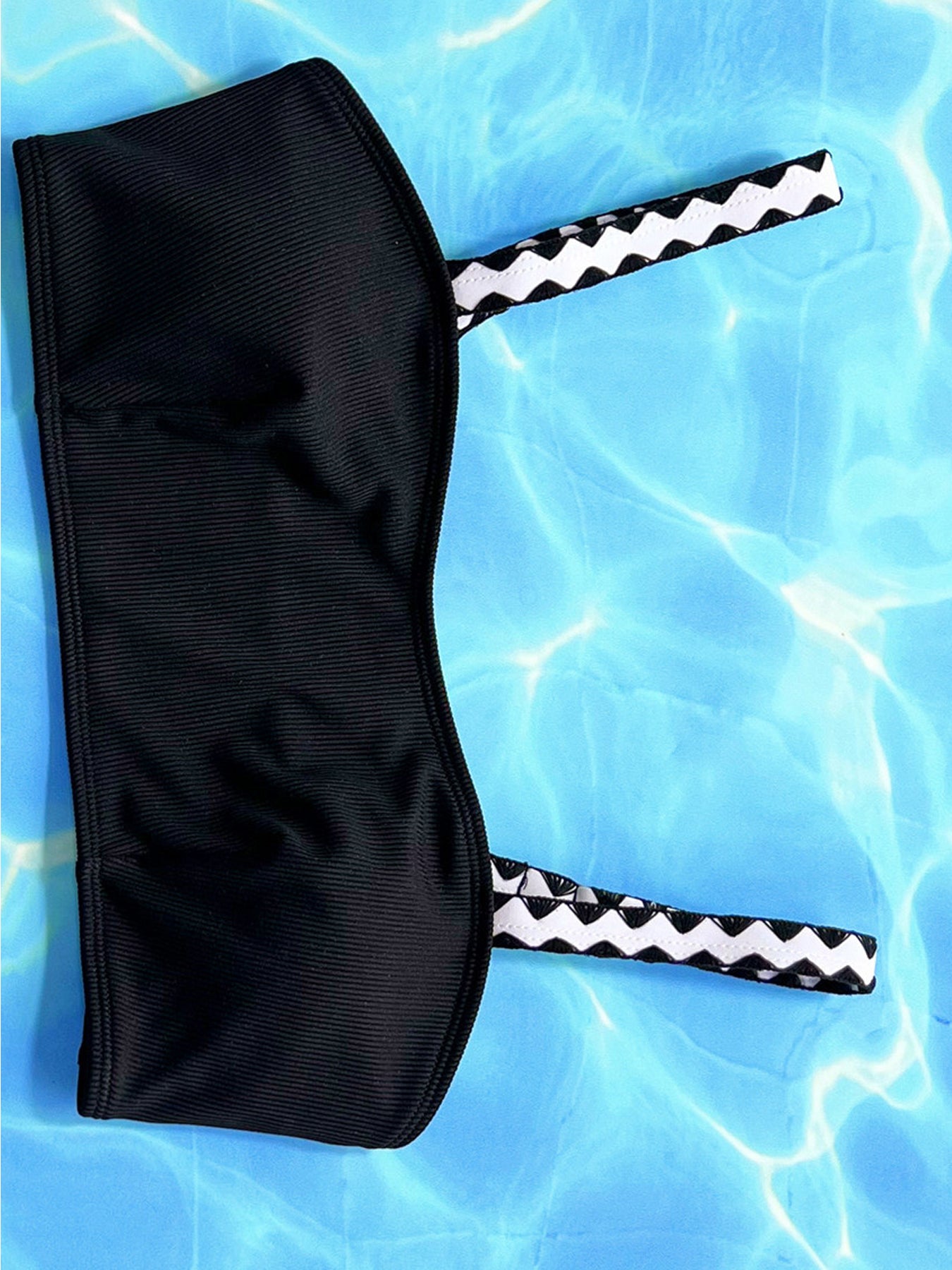 Women'S Adjustable Strap Bikini Set Featuring a New Black Ribbed Crop Top And High-Cut Thong Swimwear.