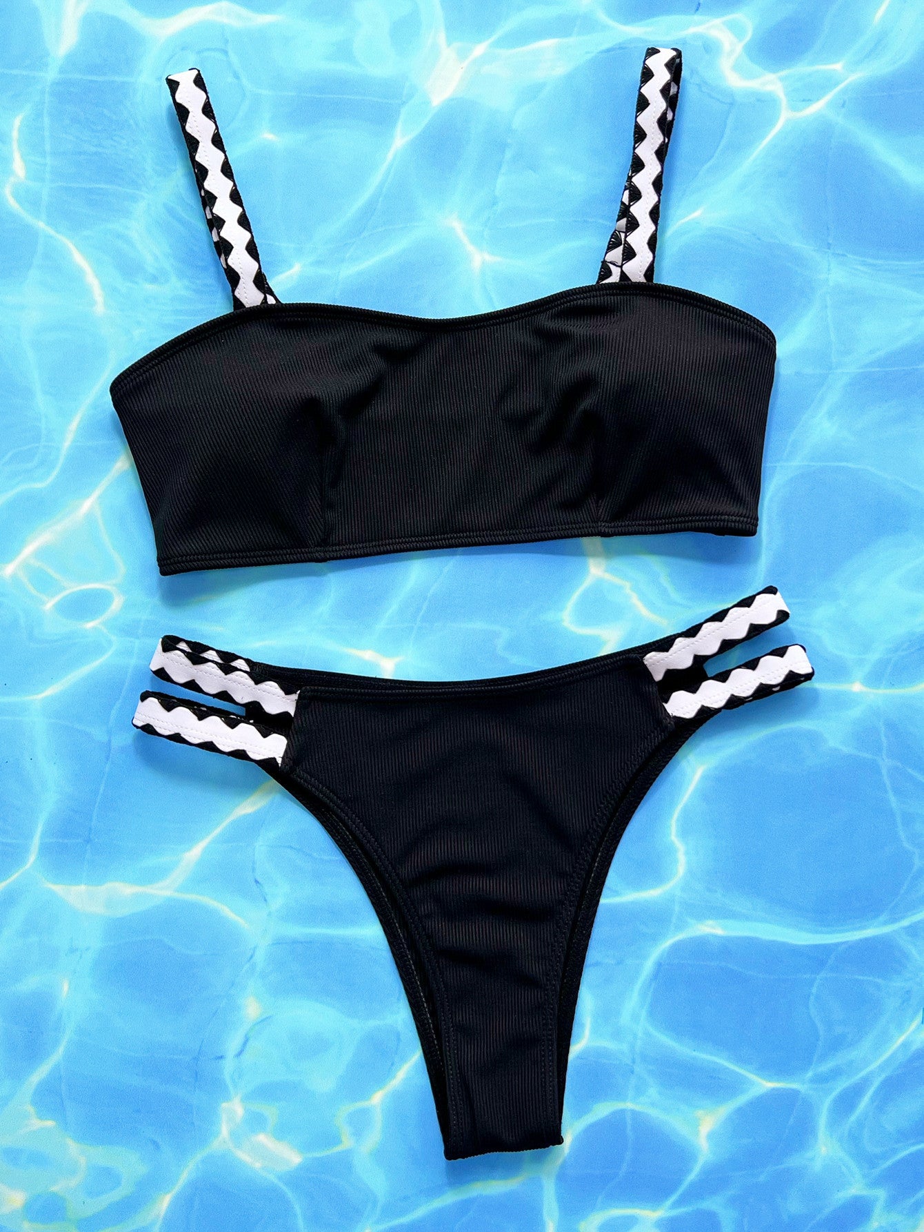 Women'S Adjustable Strap Bikini Set Featuring a New Black Ribbed Crop Top And High-Cut Thong Swimwear.