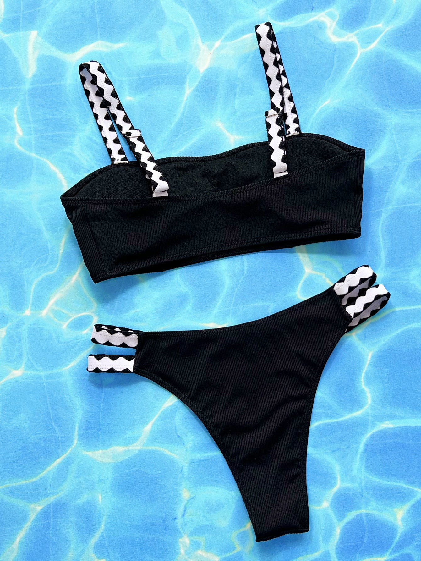 Women'S Adjustable Strap Bikini Set Featuring a New Black Ribbed Crop Top And High-Cut Thong Swimwear.