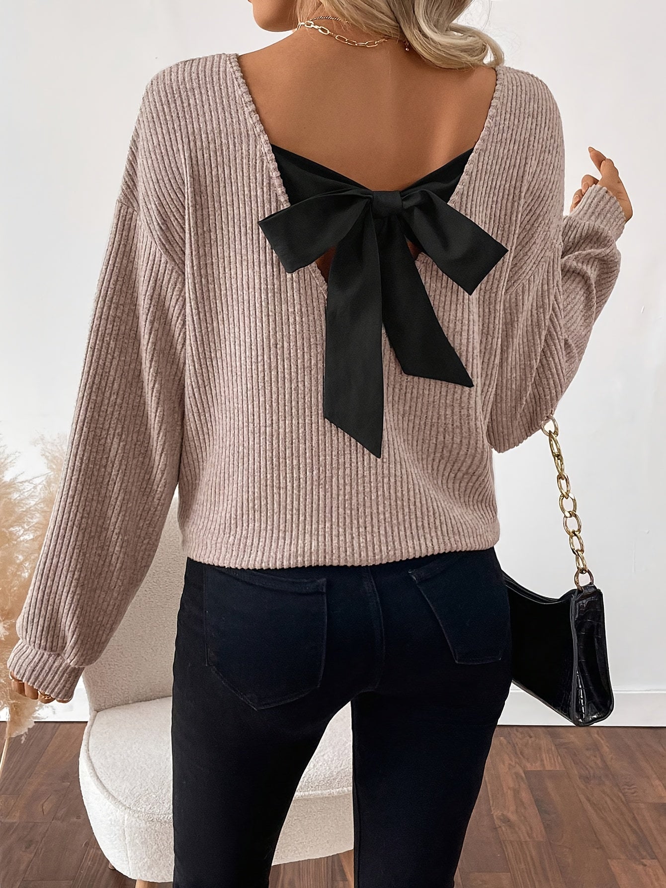 Women'S Elegant V-Neck Long Sleeve T-Shirt with Back Bow Detail - Soft Pink Ribbed Top, Black Bow Accent, Casual Chic Style for Spring/Fall, Ladies T Shirts, Women Elegant Winter Knitwear With Coloured Stone, Women Elegant Wi