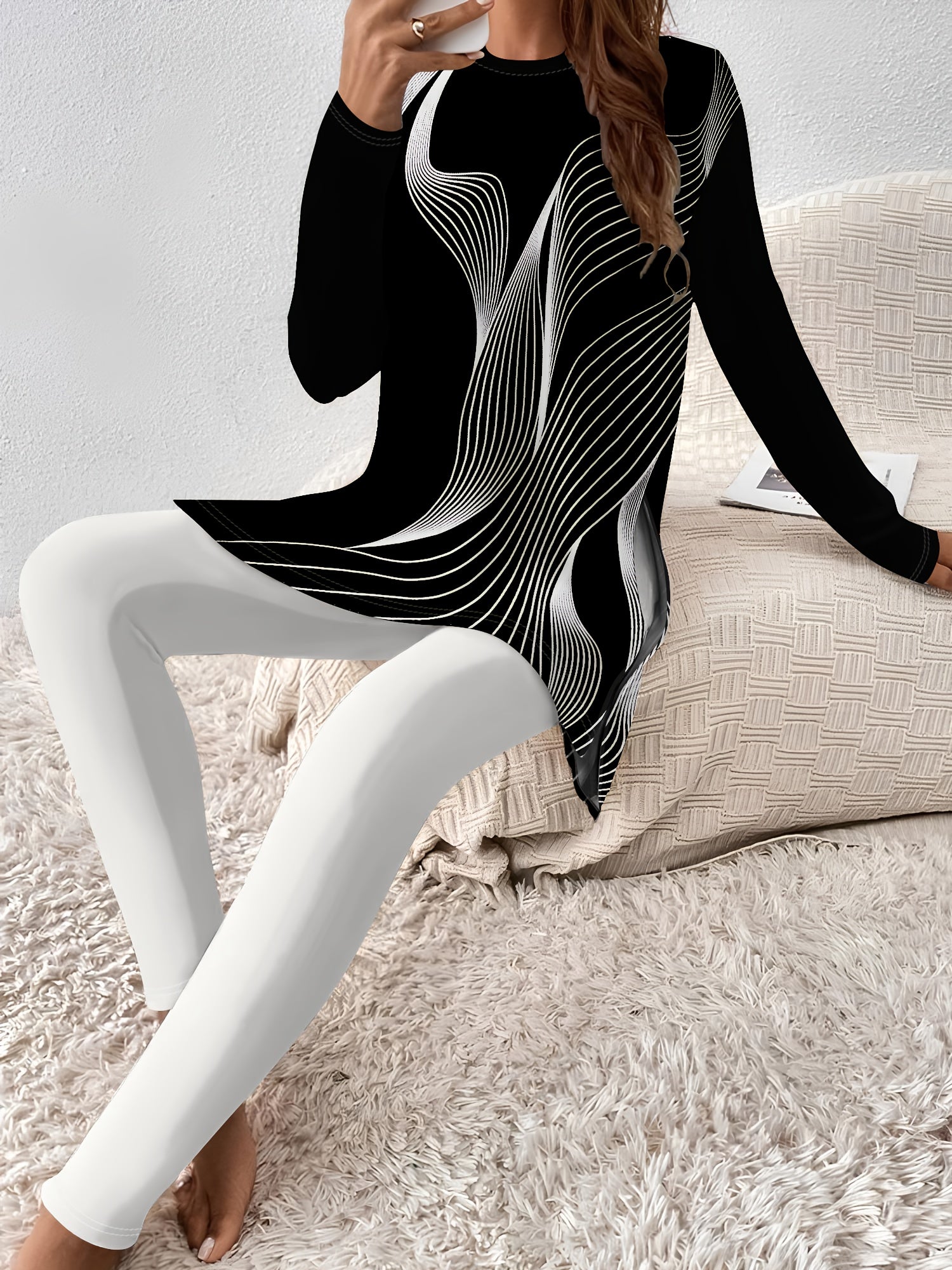 1 Set Women's Elegant Black & White Geometric Print Polyester Pantsuit - All-Over Vertical Stripe Long Sleeve Top & Wide-Leg Trousers, Wrinkle-Resistant Fabric, All-Season Casual to Formal Outfit with Split Detail Crew Neck a