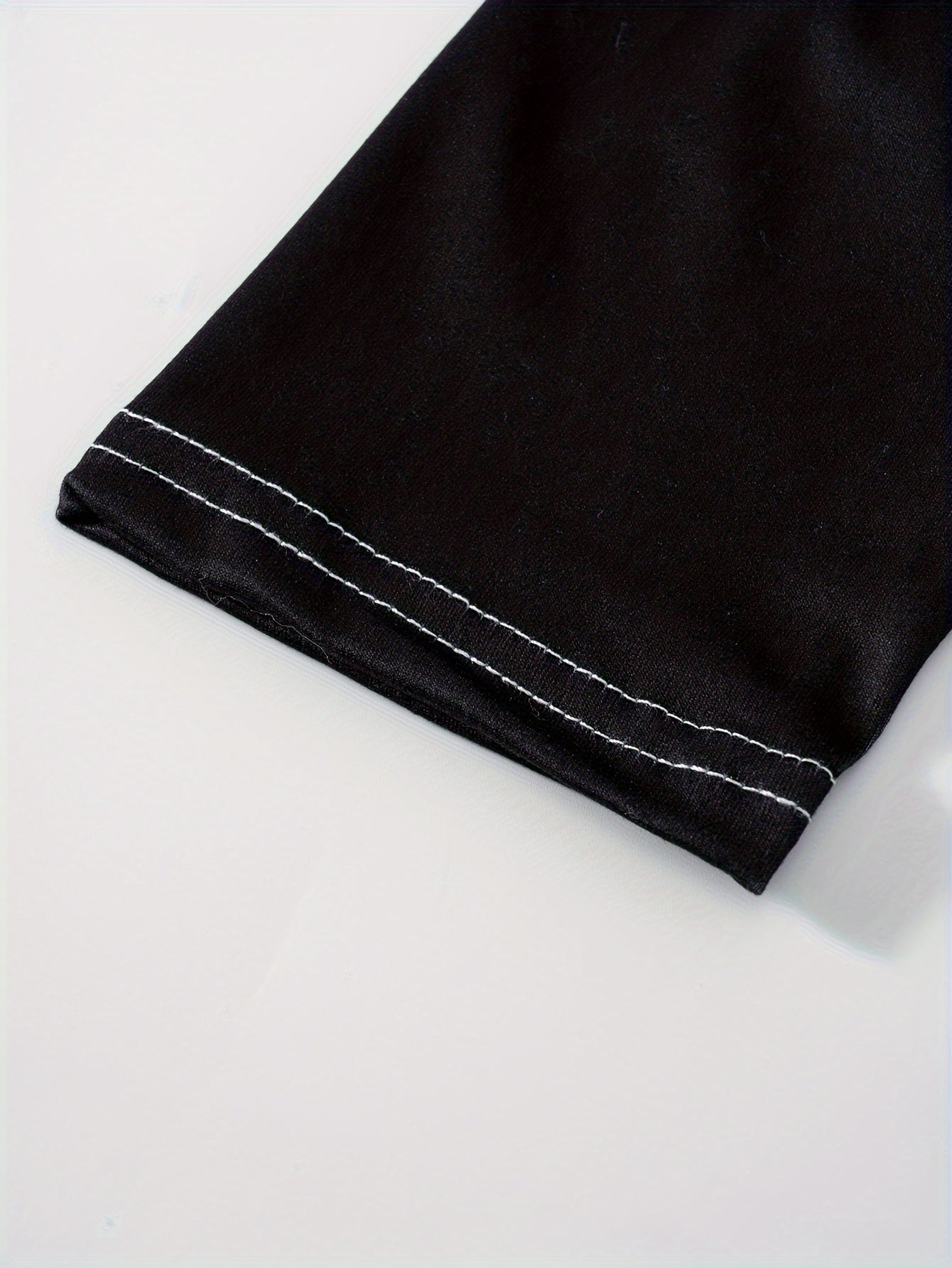 1 Set Women's Elegant Black & White Geometric Print Polyester Pantsuit - All-Over Vertical Stripe Long Sleeve Top & Wide-Leg Trousers, Wrinkle-Resistant Fabric, All-Season Casual to Formal Outfit with Split Detail Crew Neck a