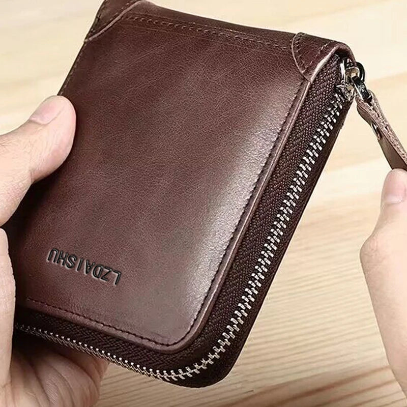Men's and women's wallets are convenient to carry and can be stored in pocket bags or card holders. They are made of PU material