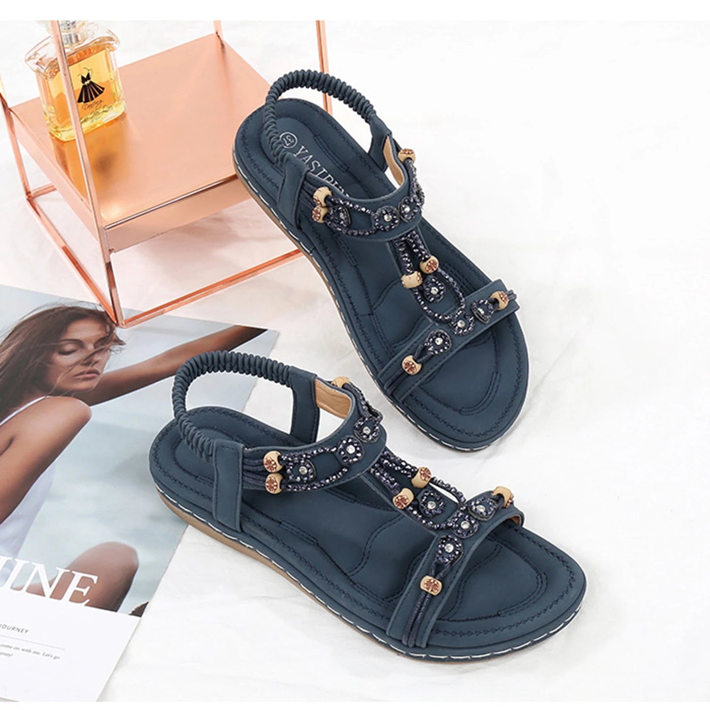 Fashion Women Sandals New Flat Sandals Women Summer Bohemia Style Outdoor Rhinestone Comfortable Beach Shoes Zapatos De Mujer