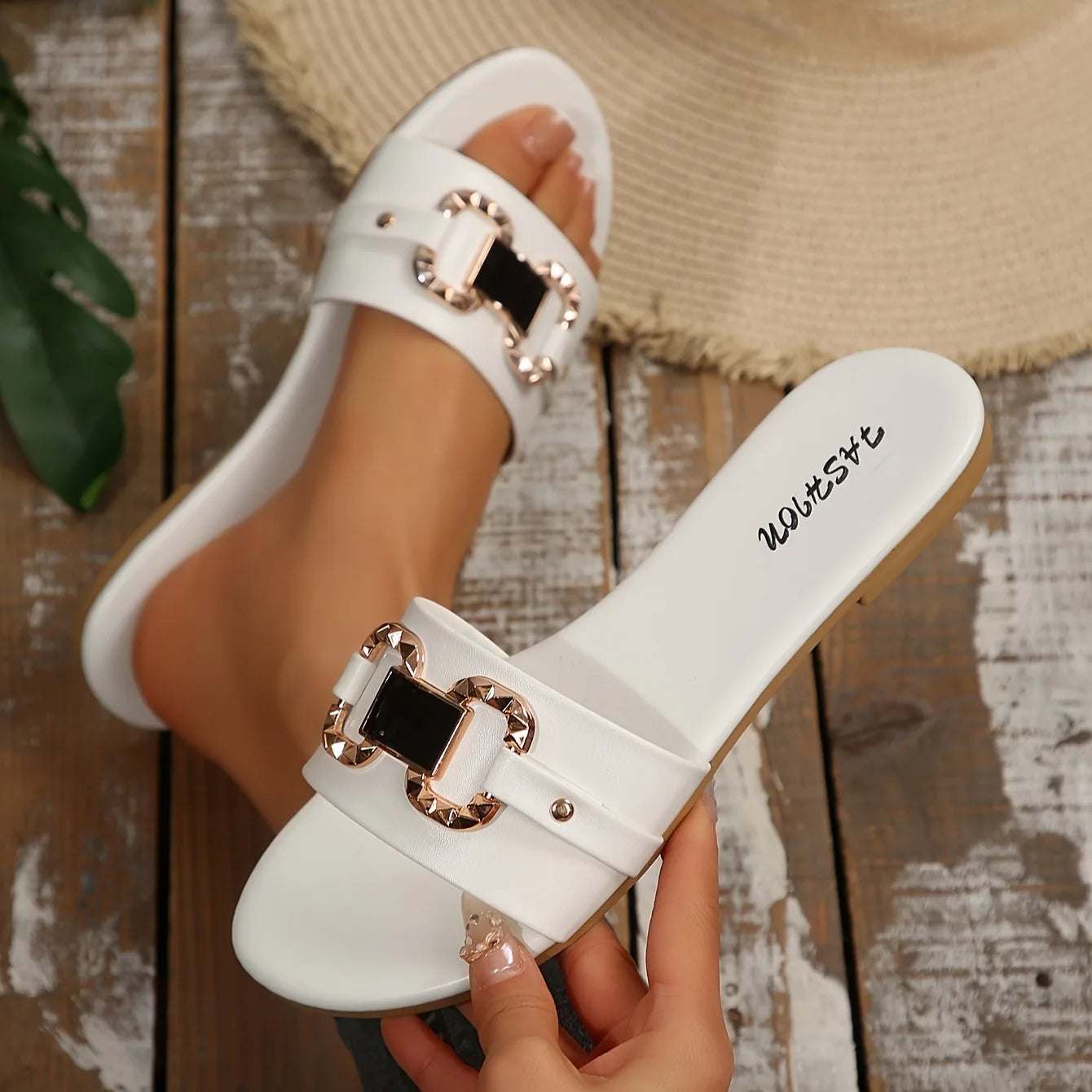 Fashionable Large-Size Women's Sandals Comfortable Flat Slip-On Round Toe Design Simple and Stylish Footwear for Everyday Use