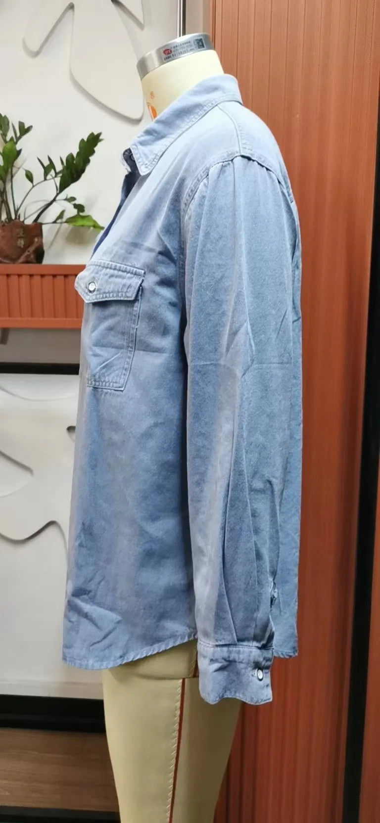 Women Button Down Denim Shirt Casual Long Sleeve V Neck Chambray Blouse Top Boyfriend Style Loose Fit Daily Wear Jean Shirts