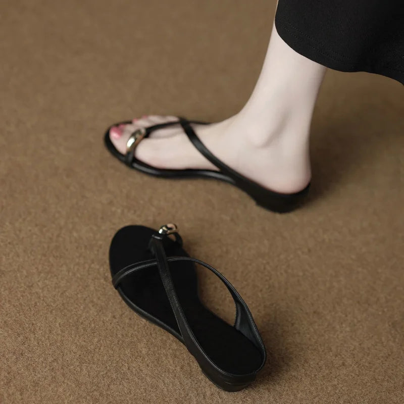 Women's Flat Sandals Toe Loop Slide Sandals Elegant Open Toe Mules Metallic Detail Strappy Shoes Summer Beach Sandals
