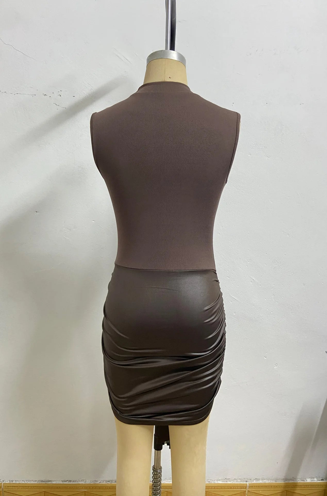 Mini Dress Dresses 2025 Woman Vestidos Slim Simple Style Solid Color Straps Round Neck Hot Girl Sleeveless Fashion Temperament