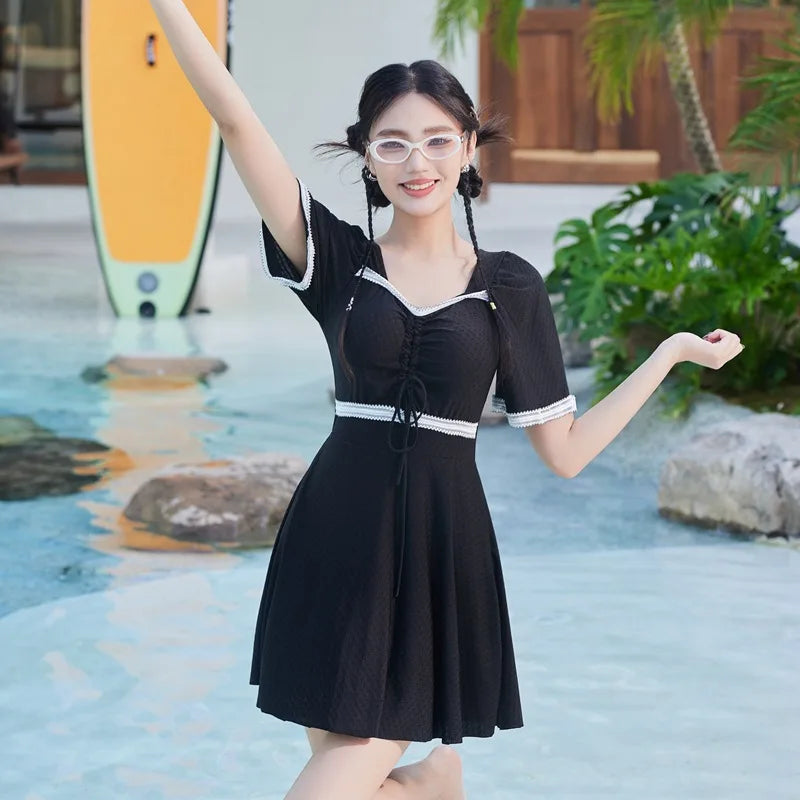 Women One-piece Swimsuits Conservatively Cover Flesh to Make Them Look Slimming and Big Breasts Sexy Soaking in Hot Springs