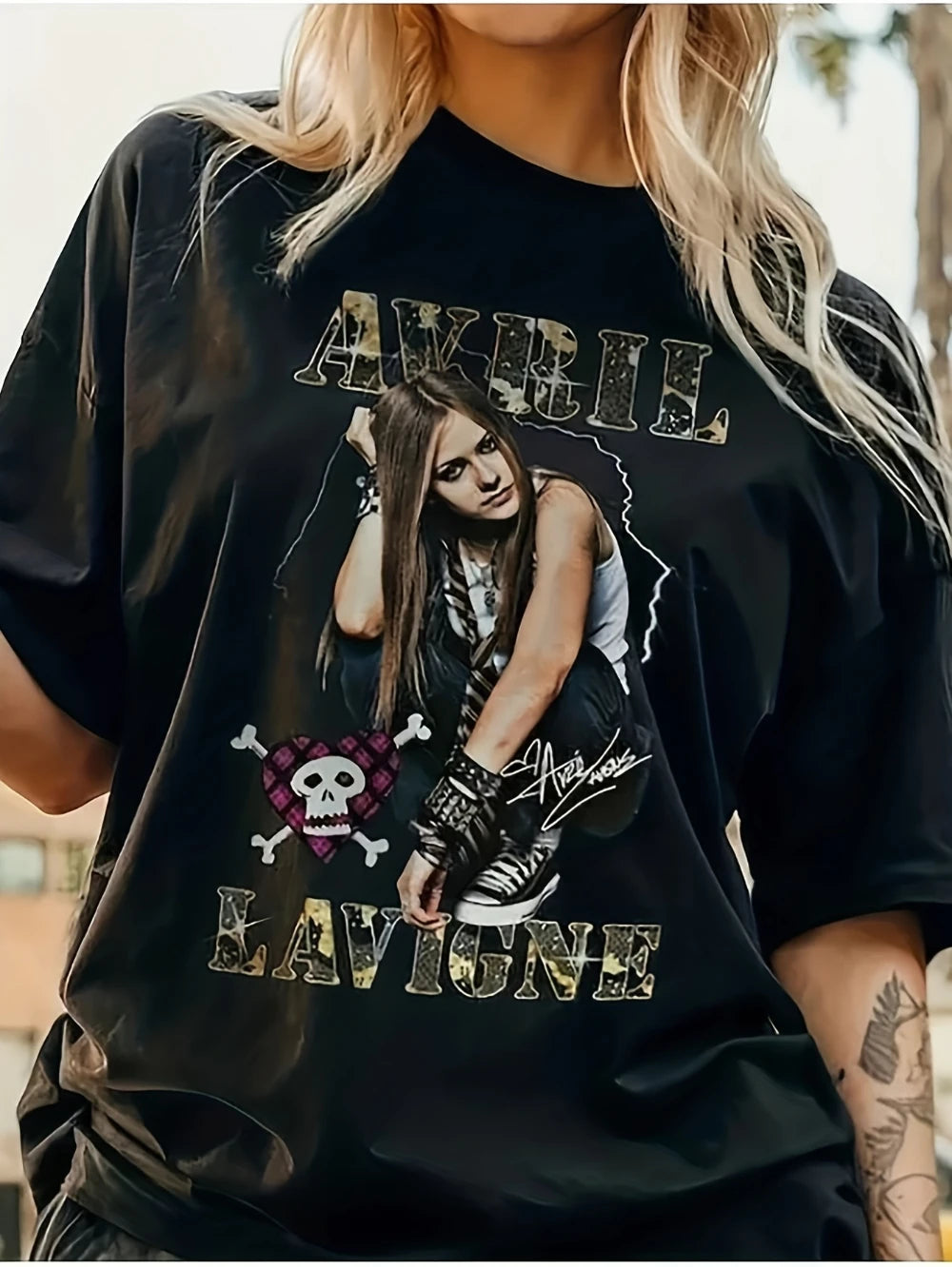 New summer streetwear T-shirt, inspired by Avril Lavigne concerts in the US.  Casual, loose-fitting streetwear shirt.