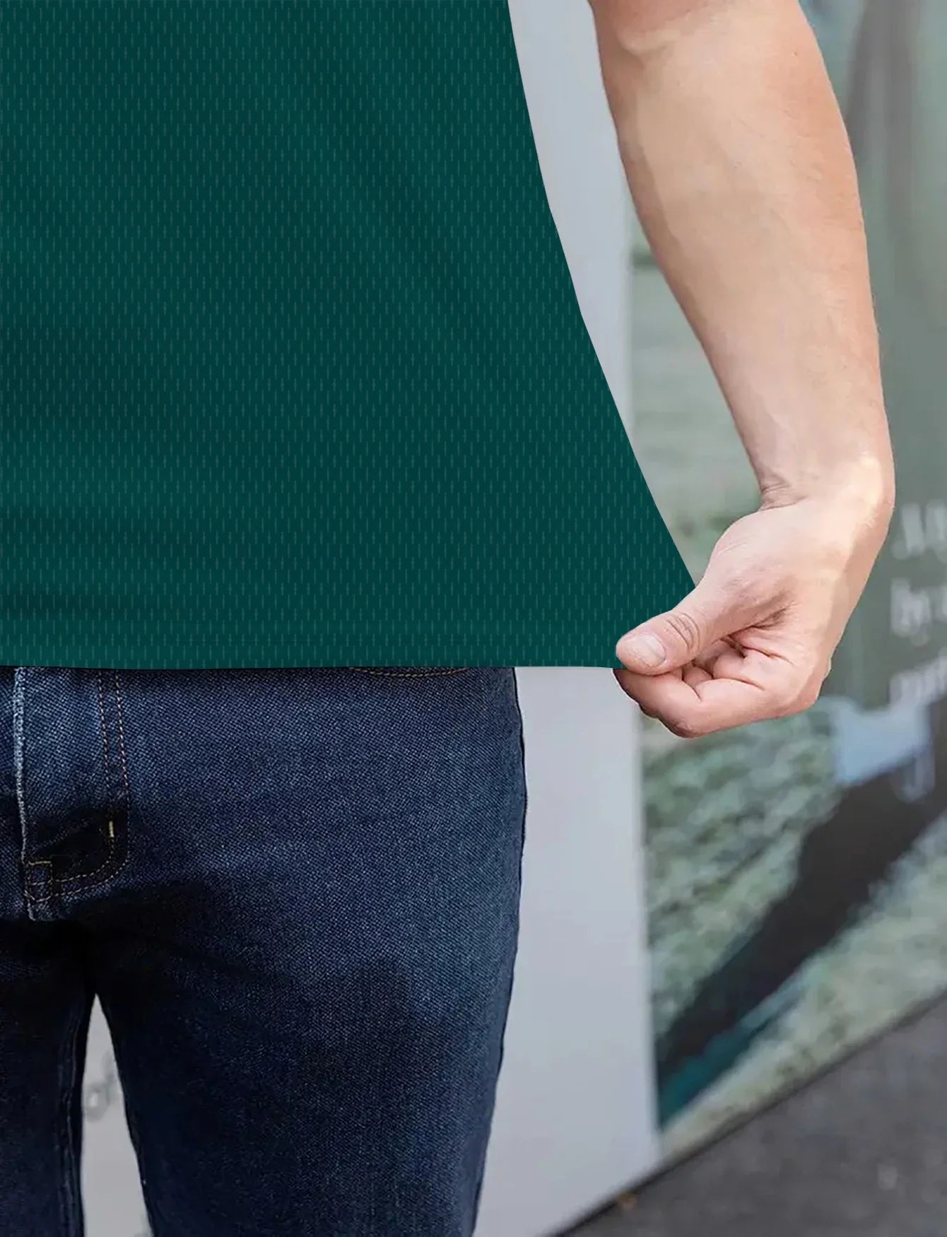 The men's polo shirt is a new summer fashion item. It is a casual and comfortable short-sleeved shirt with a logo print and coll