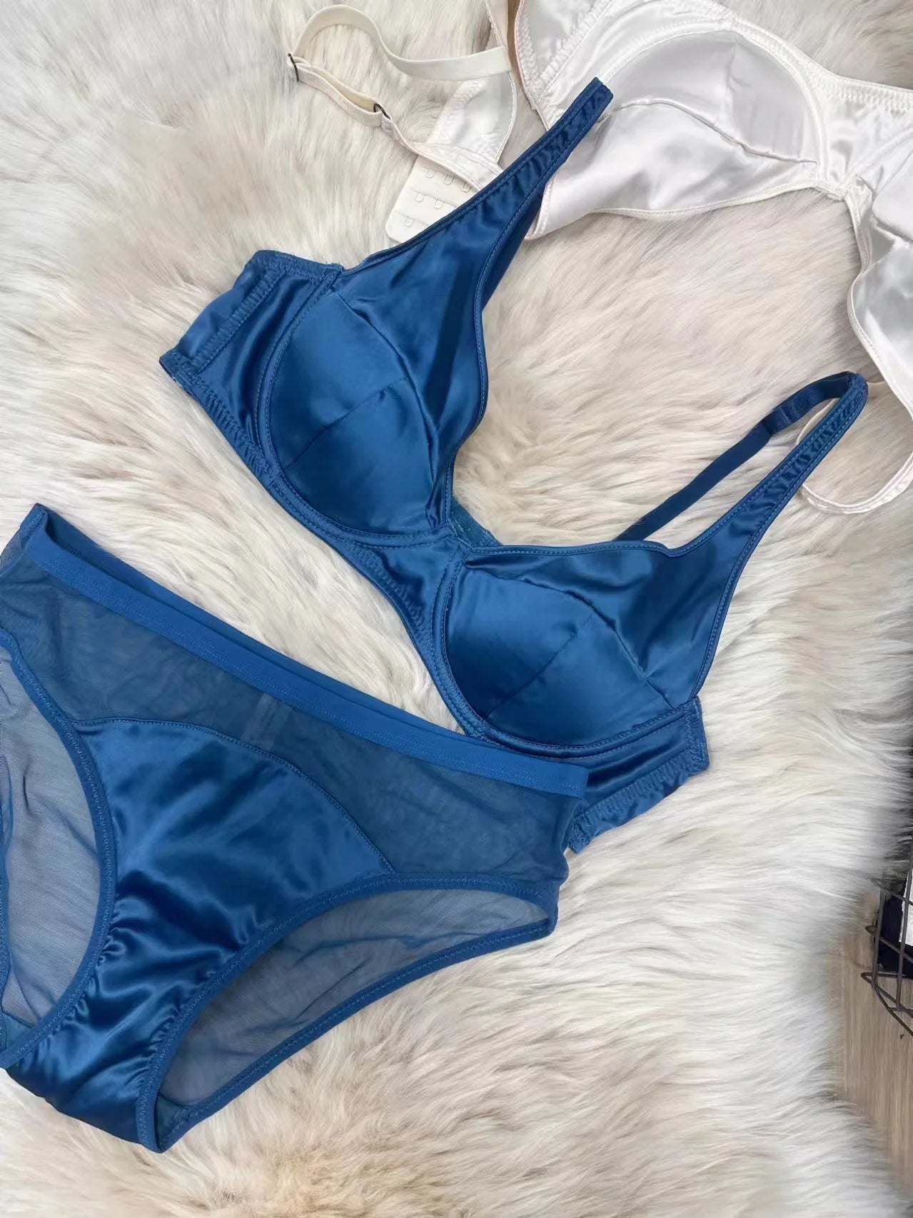 Women Casual Daily Bra Set Thin Elegant Lingerie Set Ladies Underwear Plain Bra and Panty Set