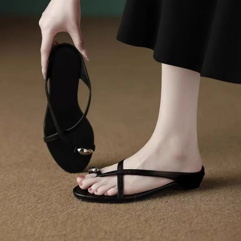 Women's Flat Sandals Toe Loop Slide Sandals Elegant Open Toe Mules Metallic Detail Strappy Shoes Summer Beach Sandals