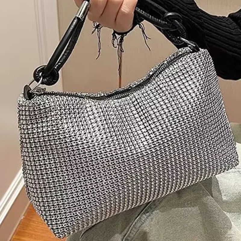 Ladies' handbags can be worn over the shoulder, crossbody, or carried by hand, suitable for travel and shopping. Crossbody bags.