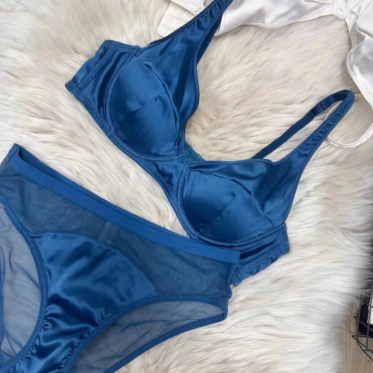 Women Casual Daily Bra Set Thin Elegant Lingerie Set Ladies Underwear Plain Bra and Panty Set