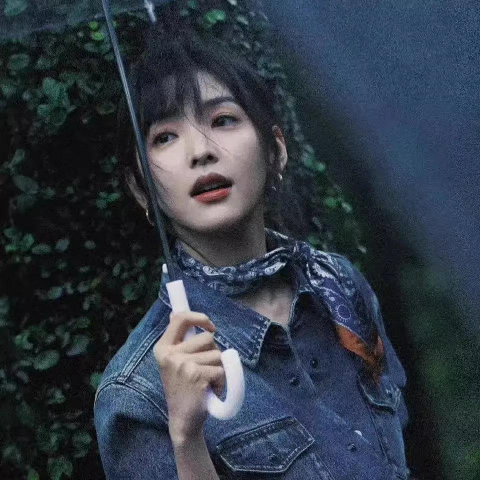 Silk scarf women's 2025 spring and summer new fashion high-end sense retro neck small square scarf accessories