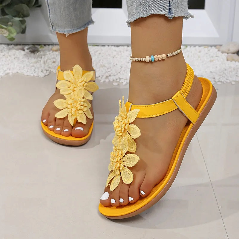 Women Casual Flat Bottom Sandals 2026 Summer New Style Flower Decor Elastic Band Clip Toe Sandals Comfort Non Slip Female Shoes