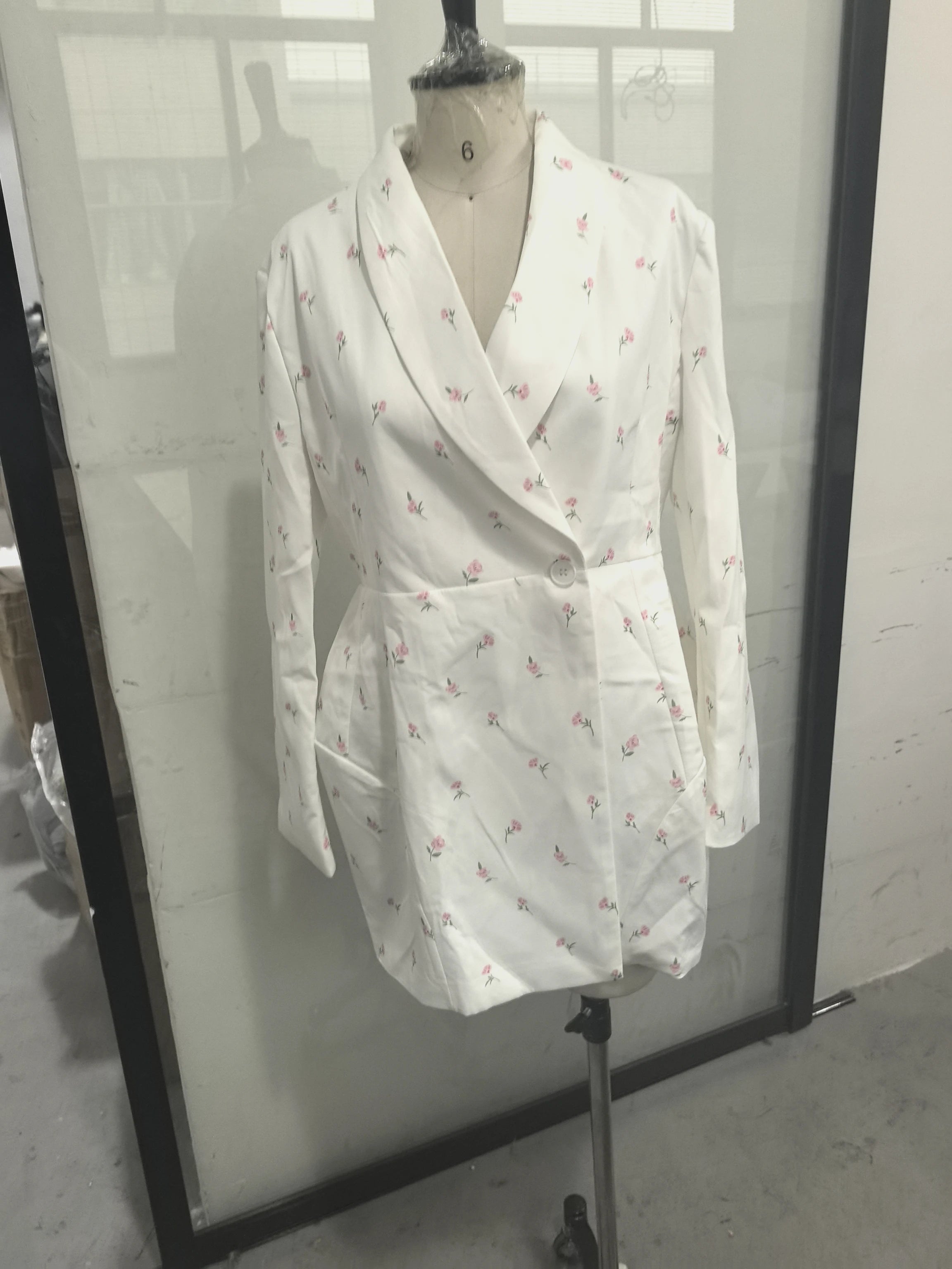 White Waist Cinching Floral Shoulder Pad Blazer Long Sleeve Single Breasted Jacket for Summer 2025 Elagant Female Outwear
