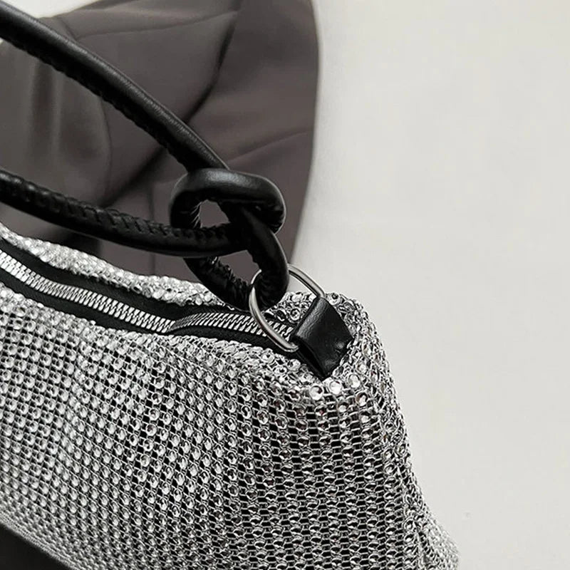 Ladies' handbags can be worn over the shoulder, crossbody, or carried by hand, suitable for travel and shopping. Crossbody bags.