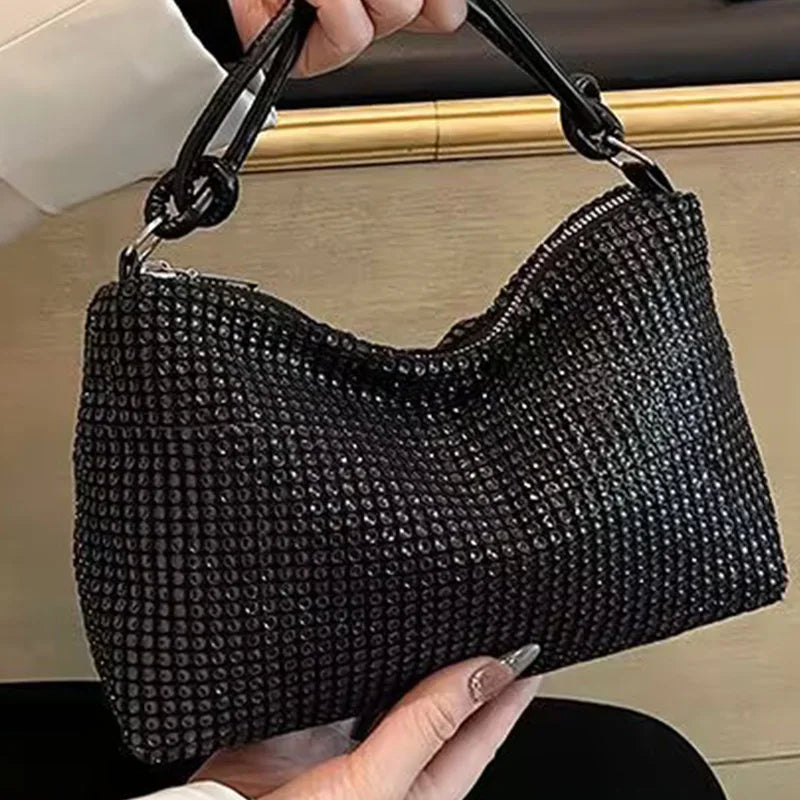 Ladies' handbags can be worn over the shoulder, crossbody, or carried by hand, suitable for travel and shopping. Crossbody bags.